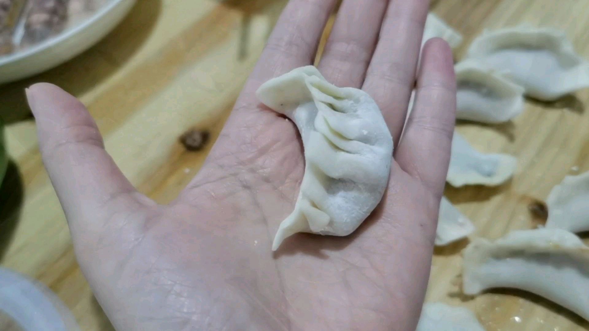假期和闺蜜一起在家里包饺子,过程很美好,饺子更美味!