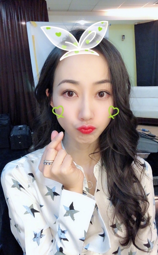 韩雪爆肝24小时不休息,收工仍不忘发自拍安慰粉丝,太拼让人心疼