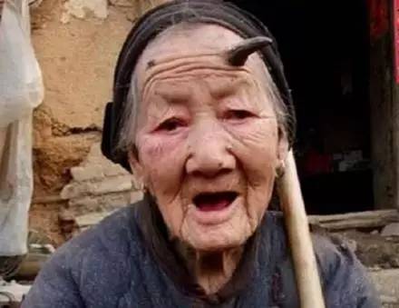 真的有人头上长犄角,但是长了的人都长寿