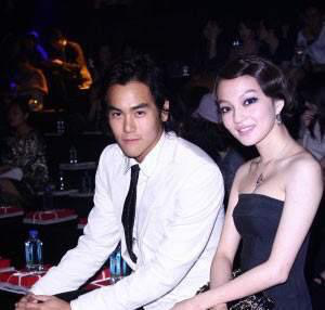 张韶涵短裙大眼逆龄重回芭比娃娃,36岁和彭于晏是同学一起逆生长