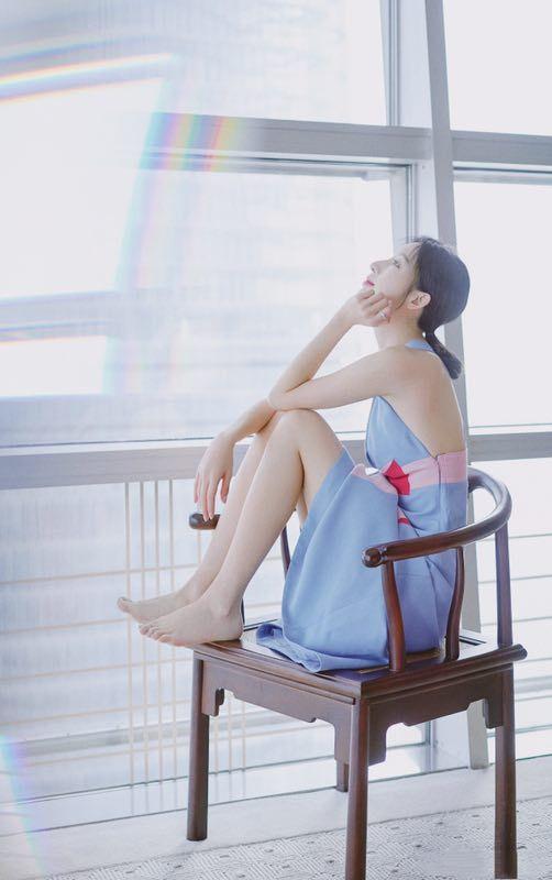 赤脚也性感!张俪深v亮相,潮过朋克秦岚,美过千纸鹤毛晓彤