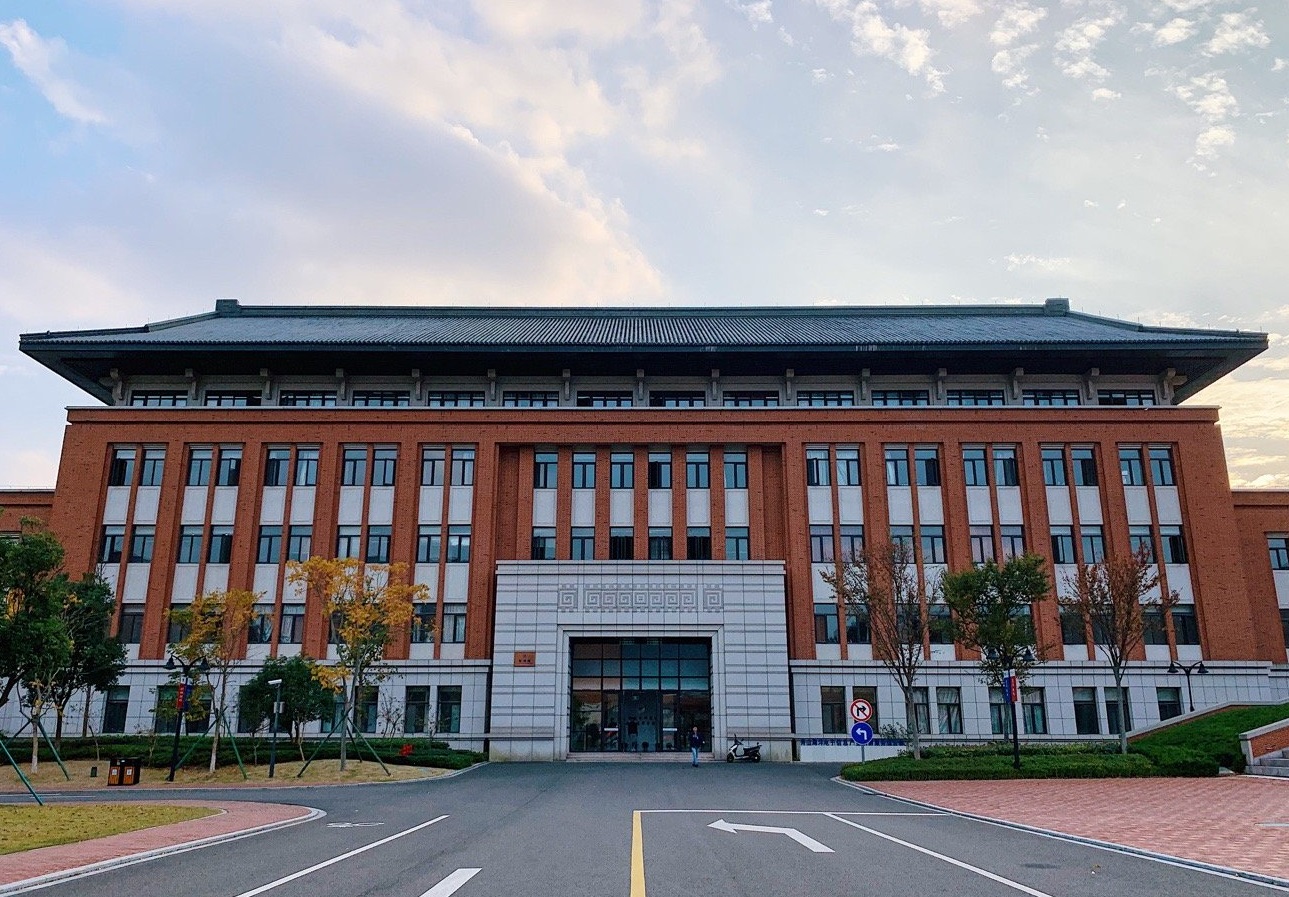 浙江大学校园风景迷人,学校生活魅力无限!