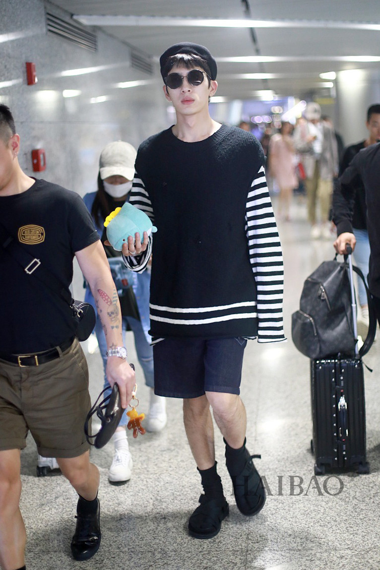 "2018海报街拍instar"候选人井柏然的全年街拍合辑:干净清爽,时髦高级