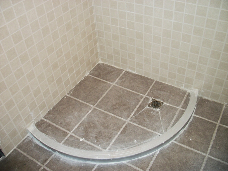 越来越多人卫生间不装挡水条了,有钱人流行这样装,太聪明了