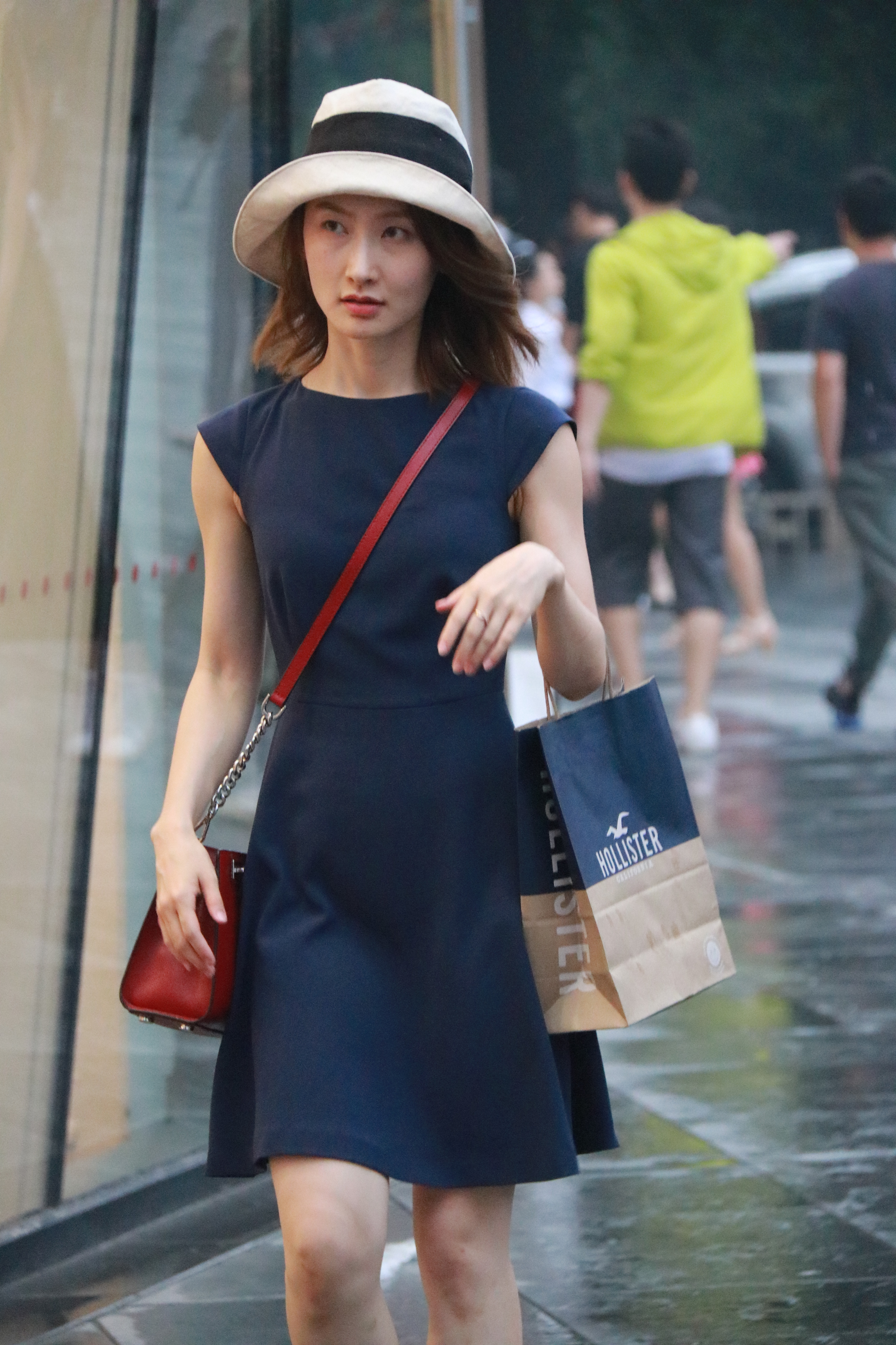 街拍:轻熟高贵的穿搭参考,让你成为众人的女神!