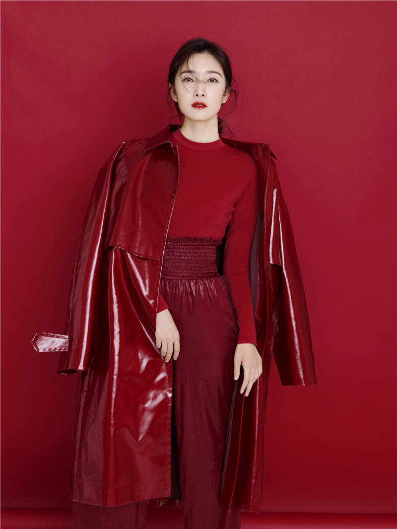 王舒雯帅雅写真曝光 尽显潇洒气质