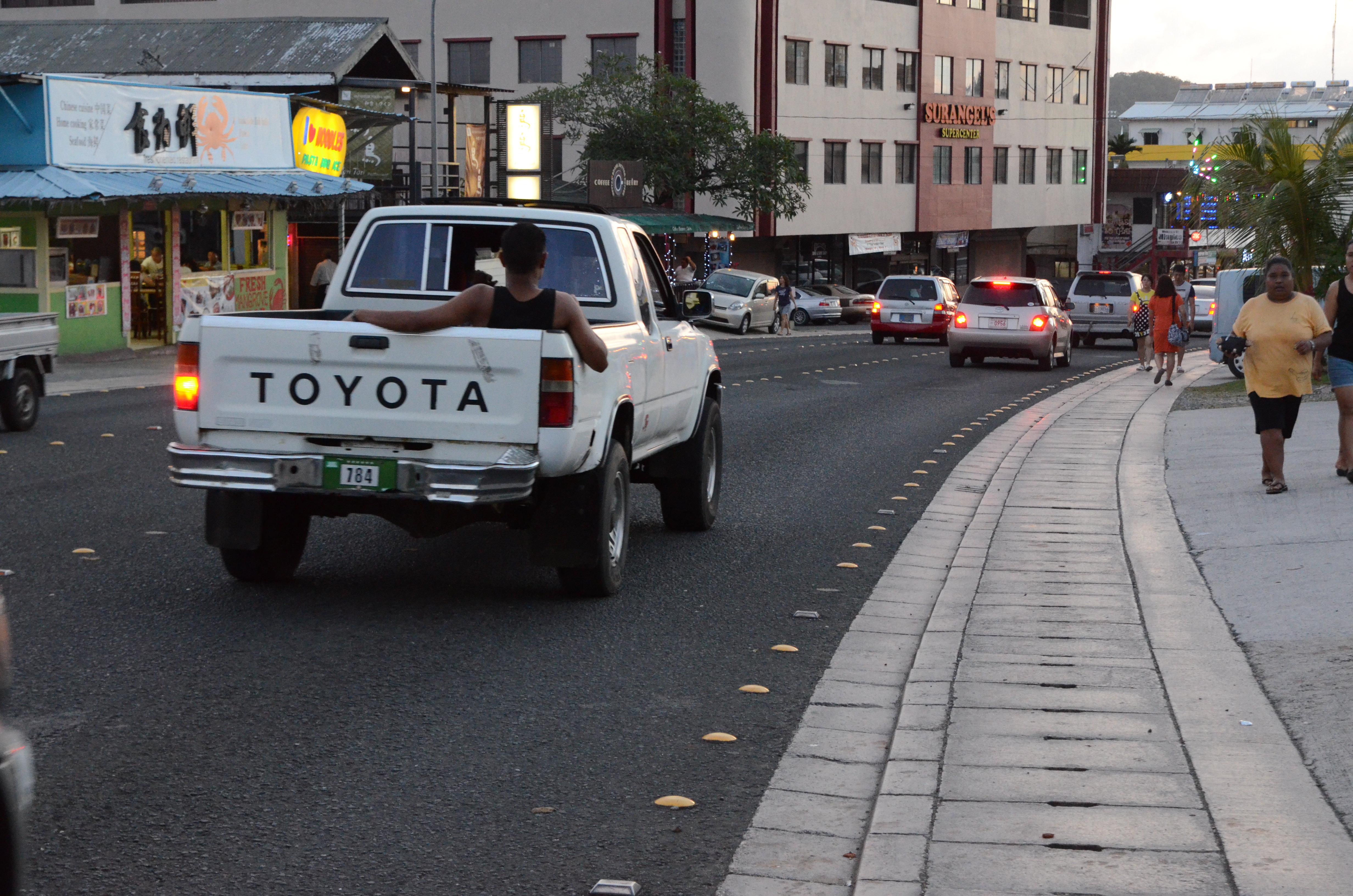 此国为了讨好日本,直接停飞中国航班,如今旅游业一泻千里