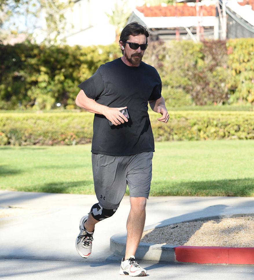 近日,洛杉矶,蝙蝠侠克里斯蒂安·贝尔(christian bale)跑步健身