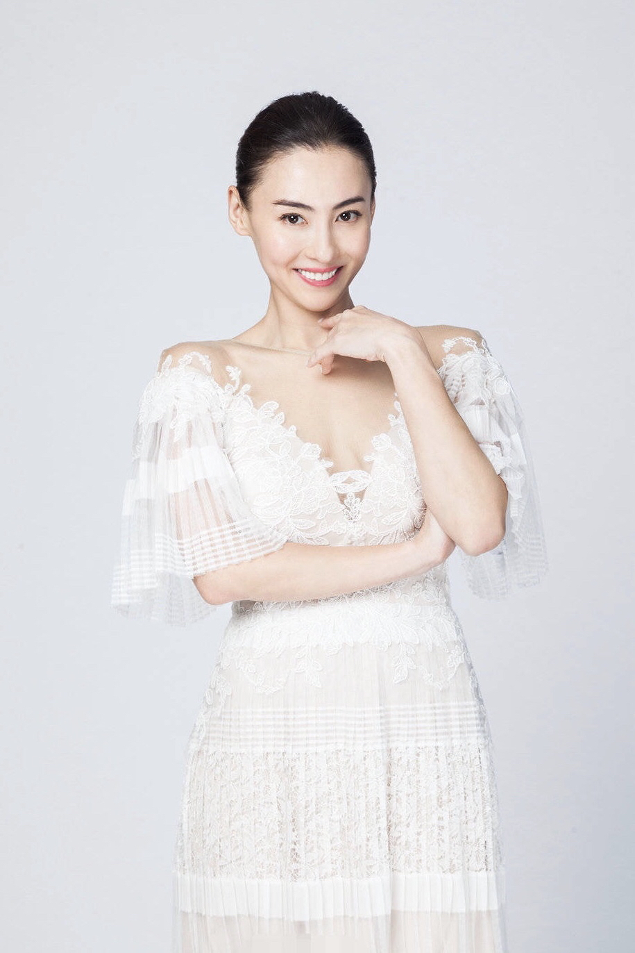 张柏芝靓照走一波,当妈妈后的张柏芝更加美丽动人,比心