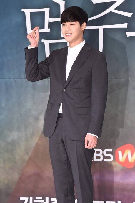 《时间停止时》:时隔四年,金贤重帅气回归!