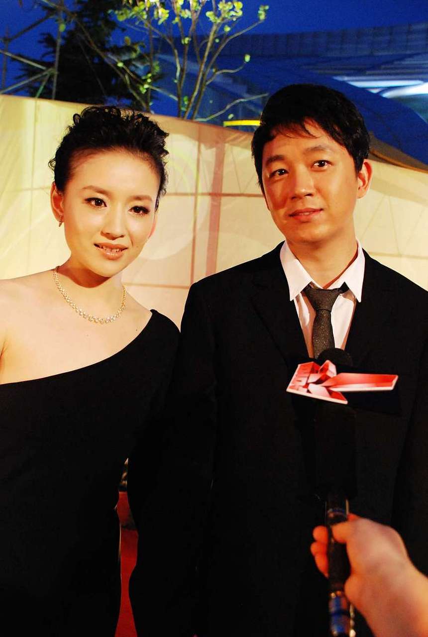 2005年,潘粤明在拍摄《红衣坊》期间对董洁产生了爱意,并最终走进了