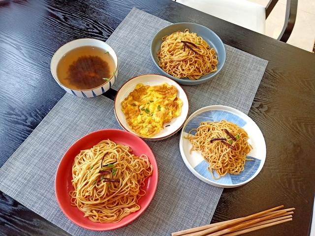 15分钟做了3份早餐,发朋友圈,网友:这个蛋给200分,隔屏也香