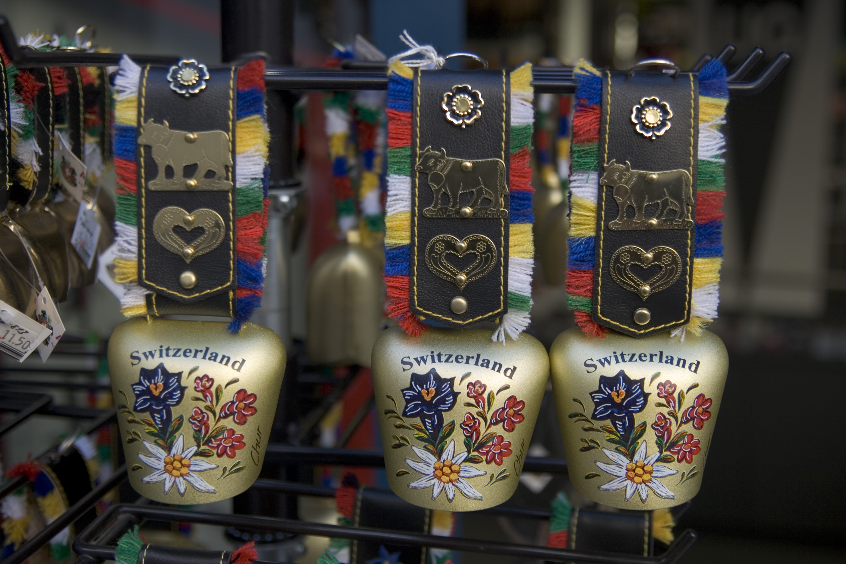 瑞士牛铃:在游览瑞士阿尔卑斯山的时候,你可能经常能够听到悦耳的铃声