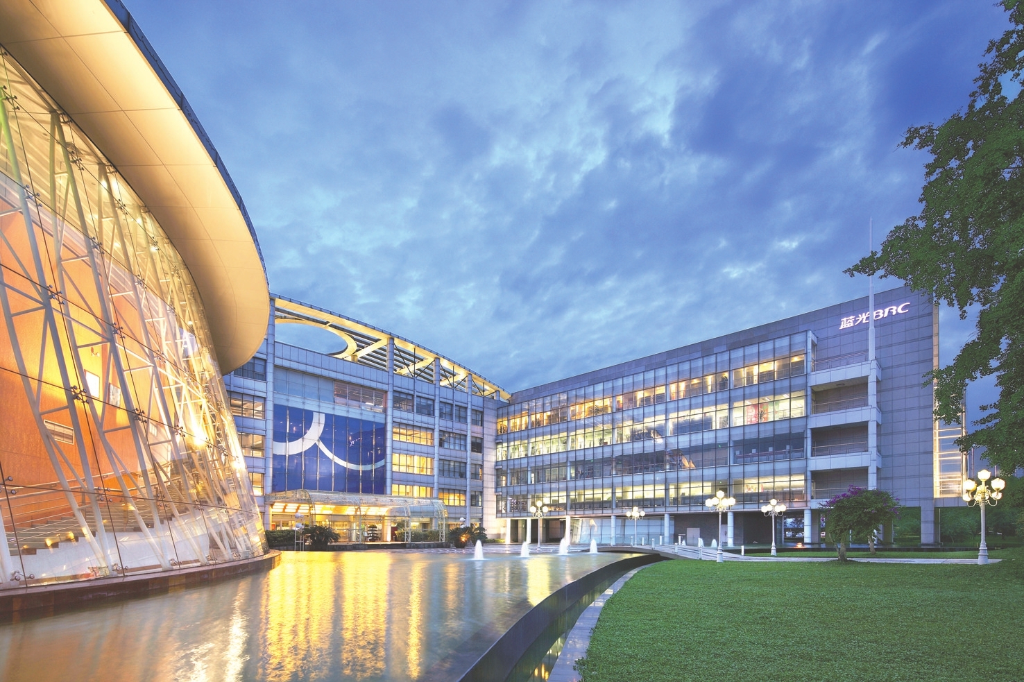 蓝光发展斩获中国价值地产企业 彰显品牌价值与影响力