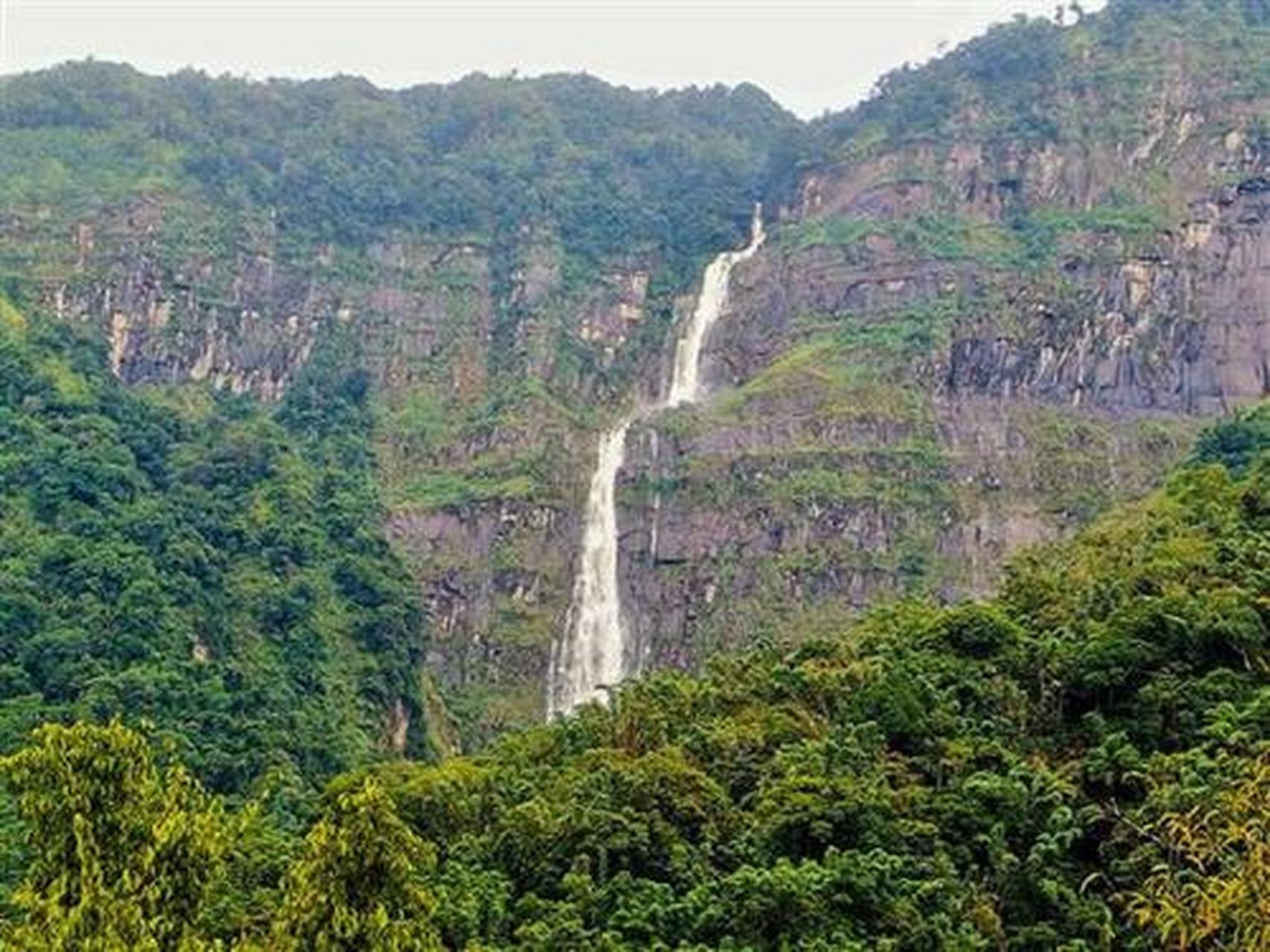 万物皆可云##云游全世界#蛟龙瀑布:蛟龙瀑布为一座因断层形成的瀑技