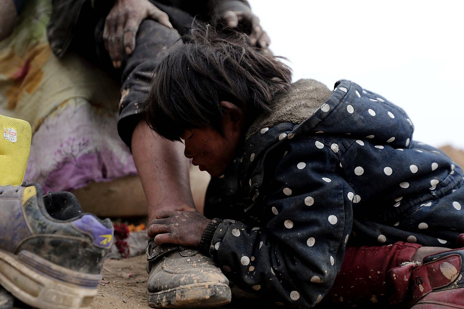 前几天婆婆打电话叫我回家,说让我和43岁的邻居刘