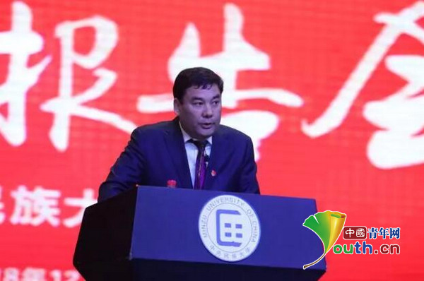 获得者,阿克苏地区乌什县前进镇国家通用语言小学校长库尔班·尼亚孜