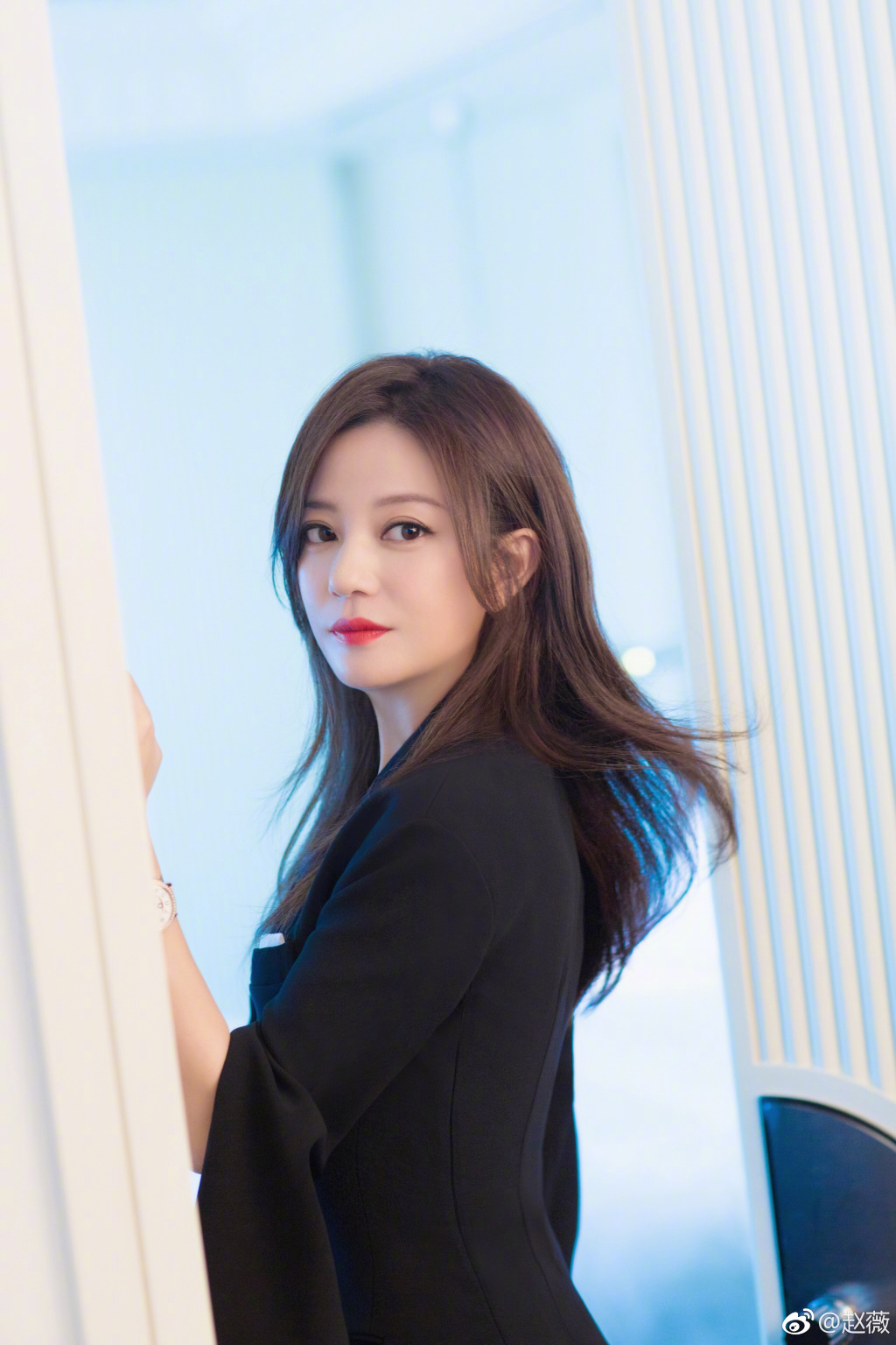 曾经的格格赵薇,如今变成秀丽端庄的气质女神,网友:图四变化大