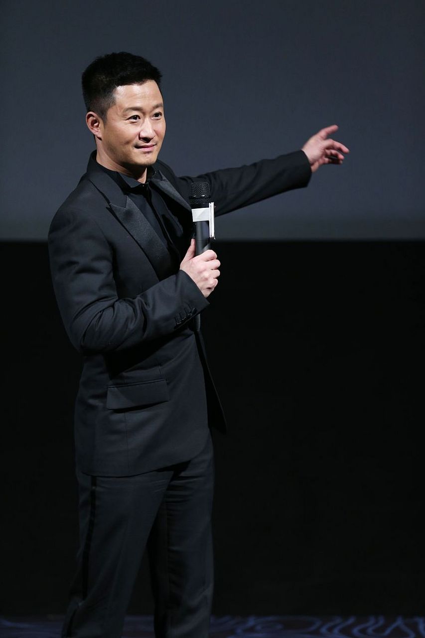 值得一提的是,《战狼3》在男女主角的调整方面颇具