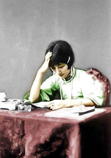 民国最美吃货陆小曼,食不离口,吸大烟喝人奶,未到中年牙齿烂光