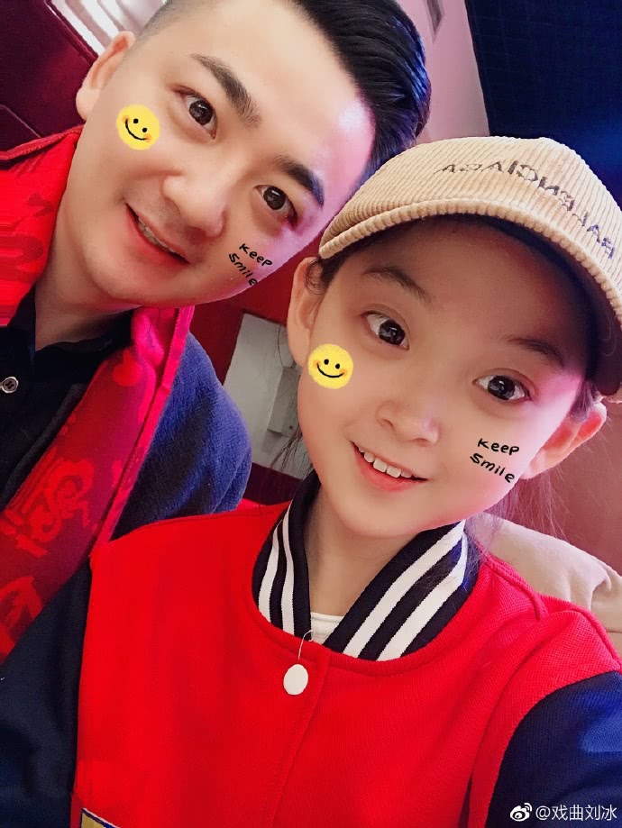 现如今的邓鸣璐经常参加央视等各种演出,前段时间还和孙涛上了《欢乐