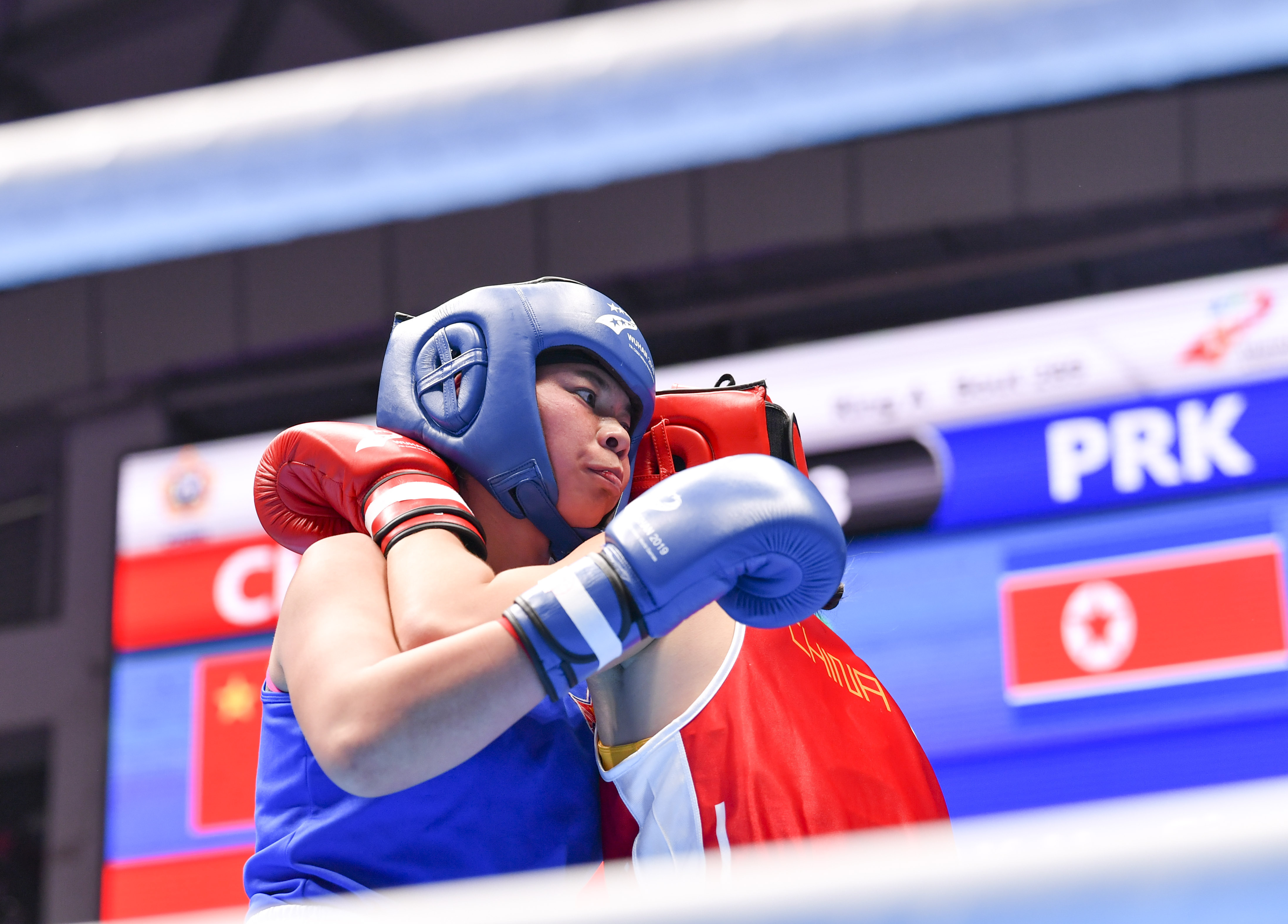 拳击——女子69-75公斤级:中国选手郑璐摘银(1)