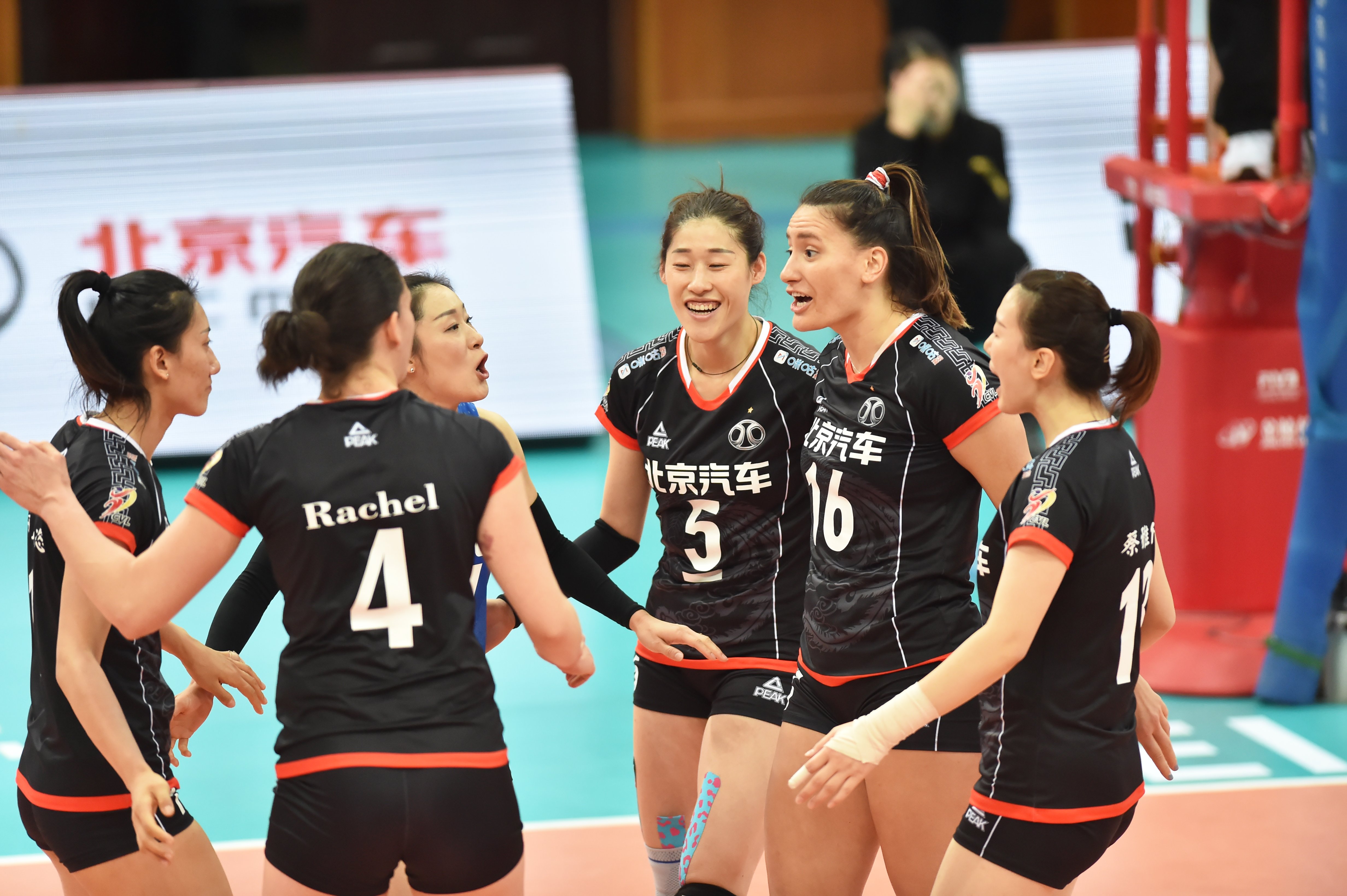 排球——女排超级联赛:上海光明优倍队胜北京汽车队