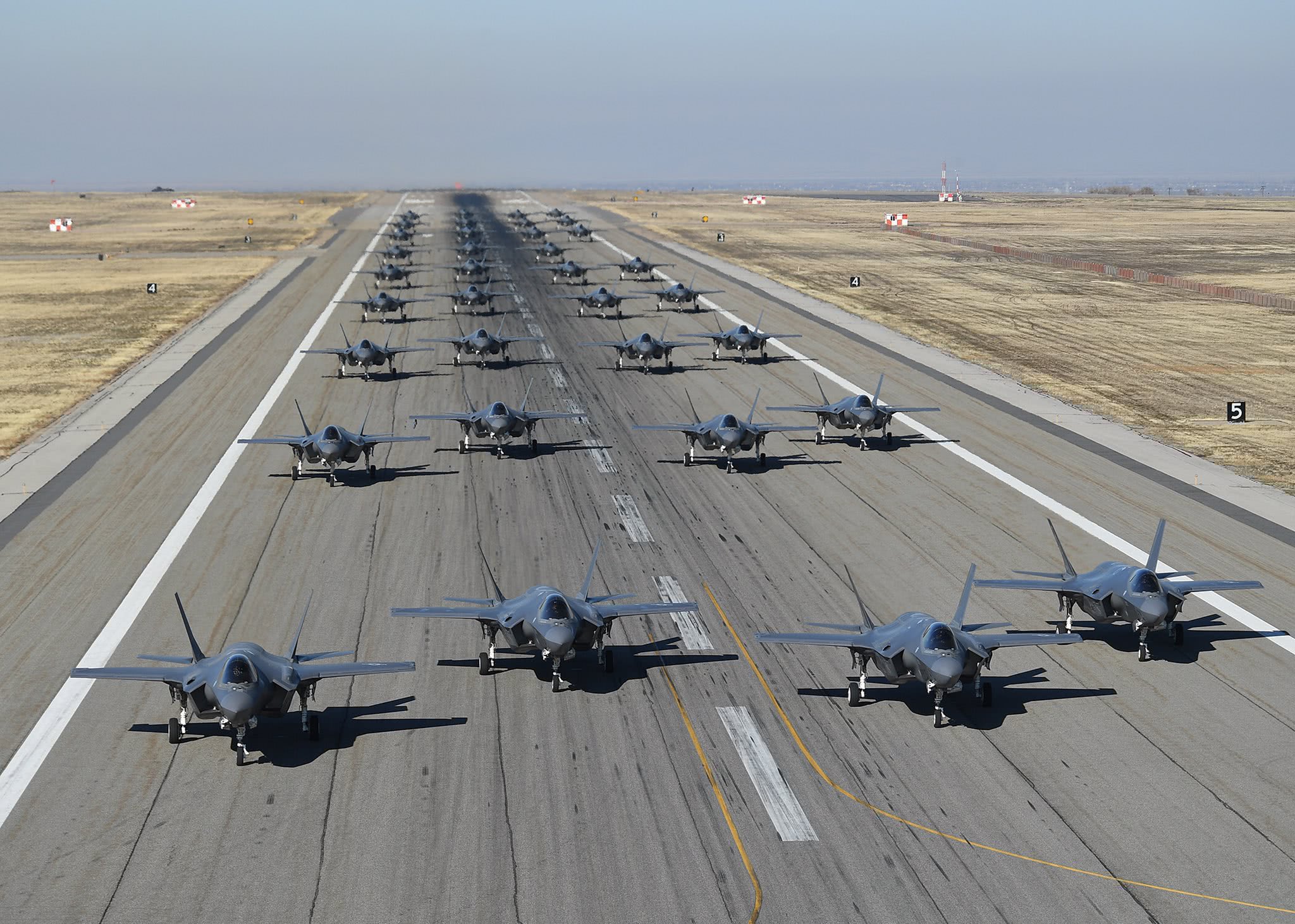 美军f-35a战机首次"大象漫步",在希尔空军基地进行战斗力训练