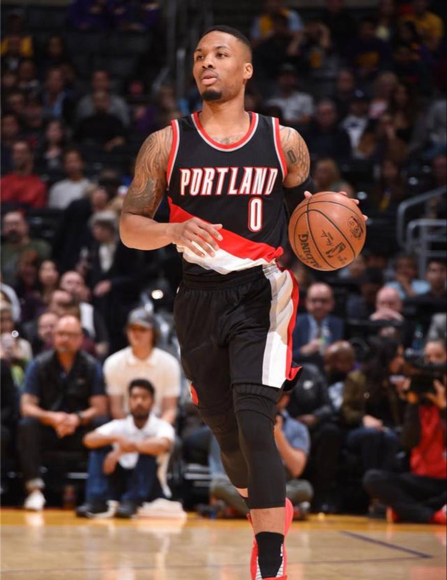 戴维斯突破万分大关,同届球员利拉德,比尔和追梦都拿到多少分!