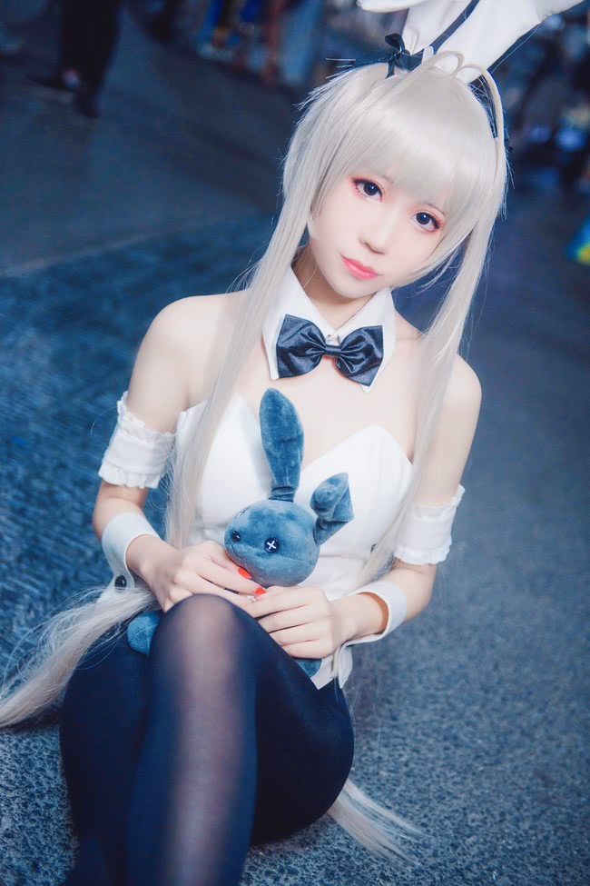 高跟黑丝穹妹cosplay,这样的兔女郎你喜欢吗