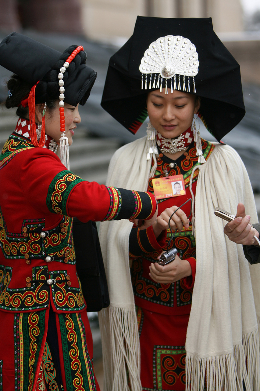 彝族是中国分布在四川,云南的少数民族,享有平等的政治权利和社会地位