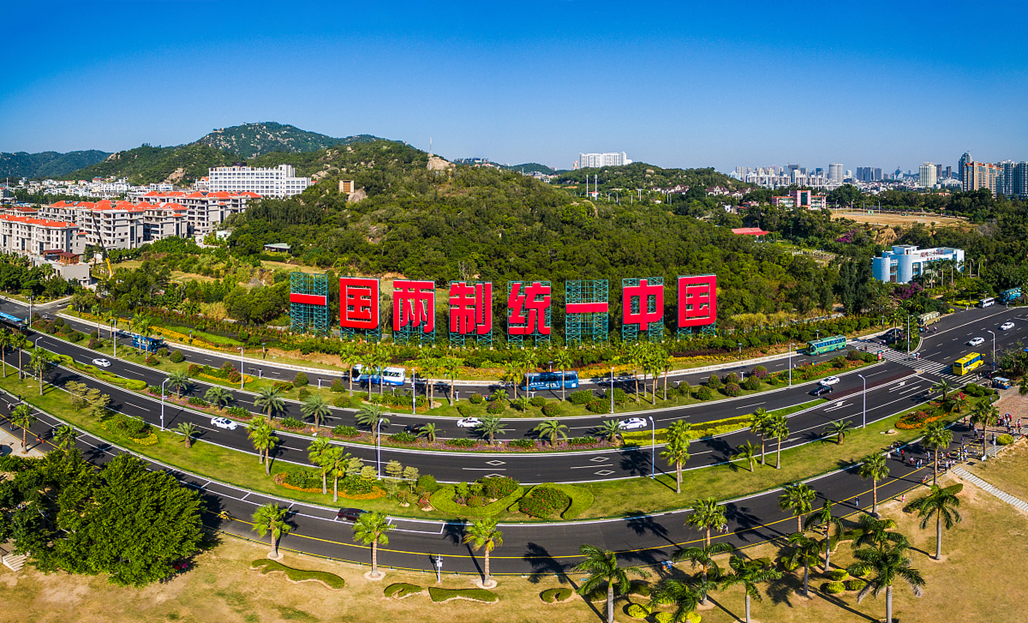 祖国统一后的安排,台籍人大代表:许多问题可以依靠大陆解决  随着两会