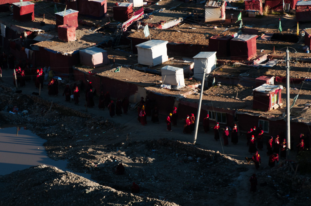 世界最大的觉姆区,居住着2万多名女性修行者,男人无法在此生活