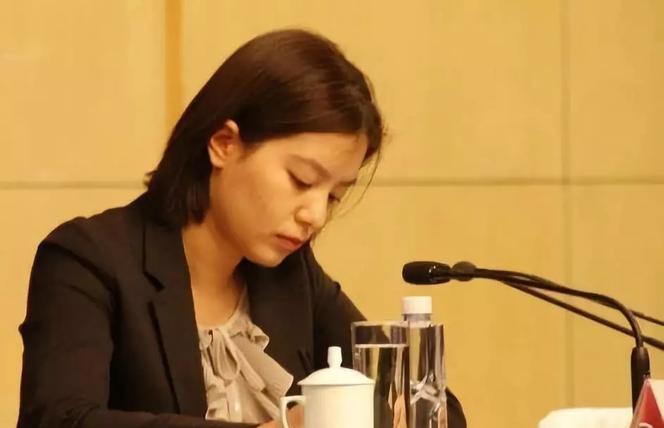 她是中国最冷艳的女翻译官,外交部的冰山美人,成长经历值得深思