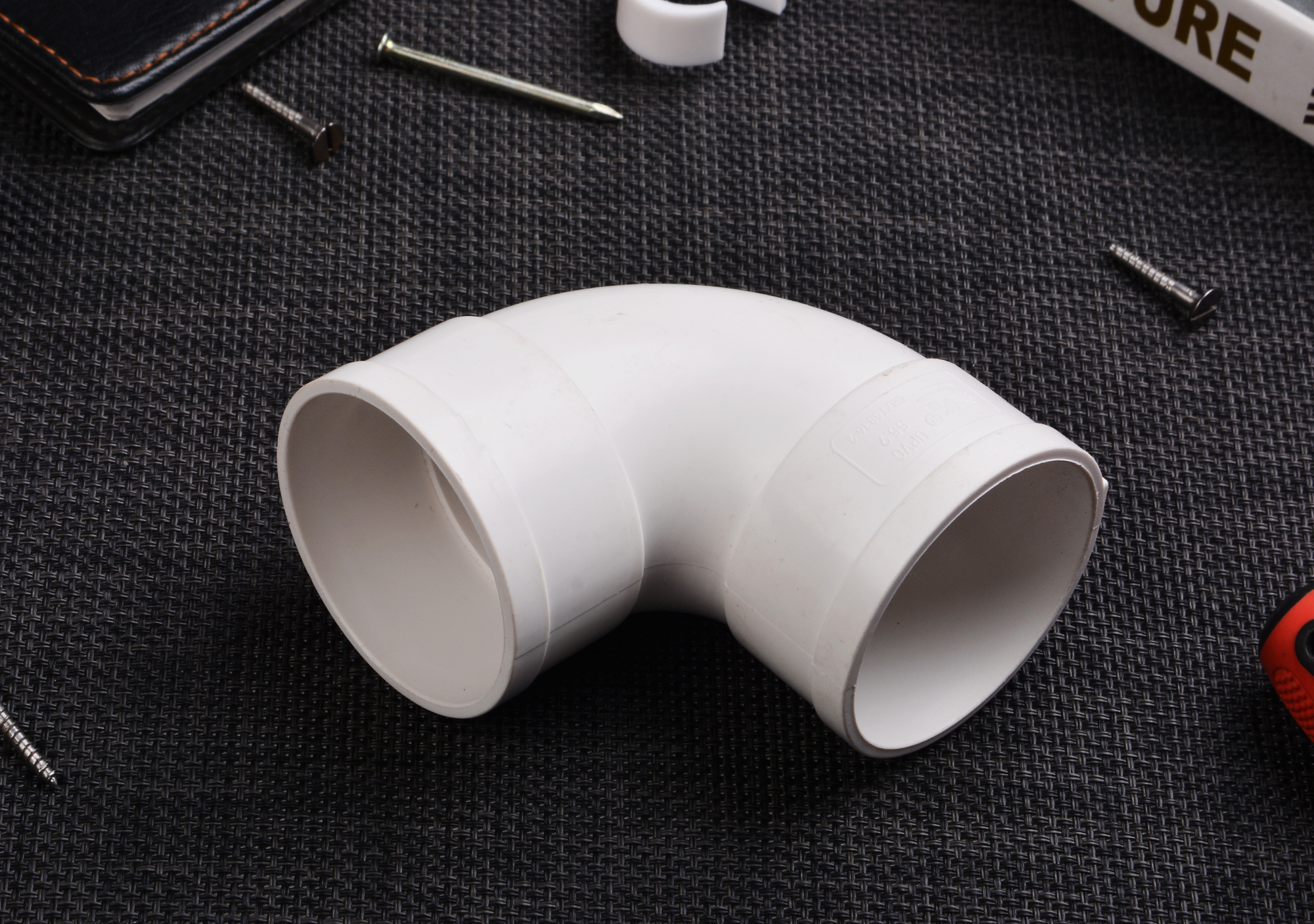 下水道管捅破了咋换 下水道什么材质好