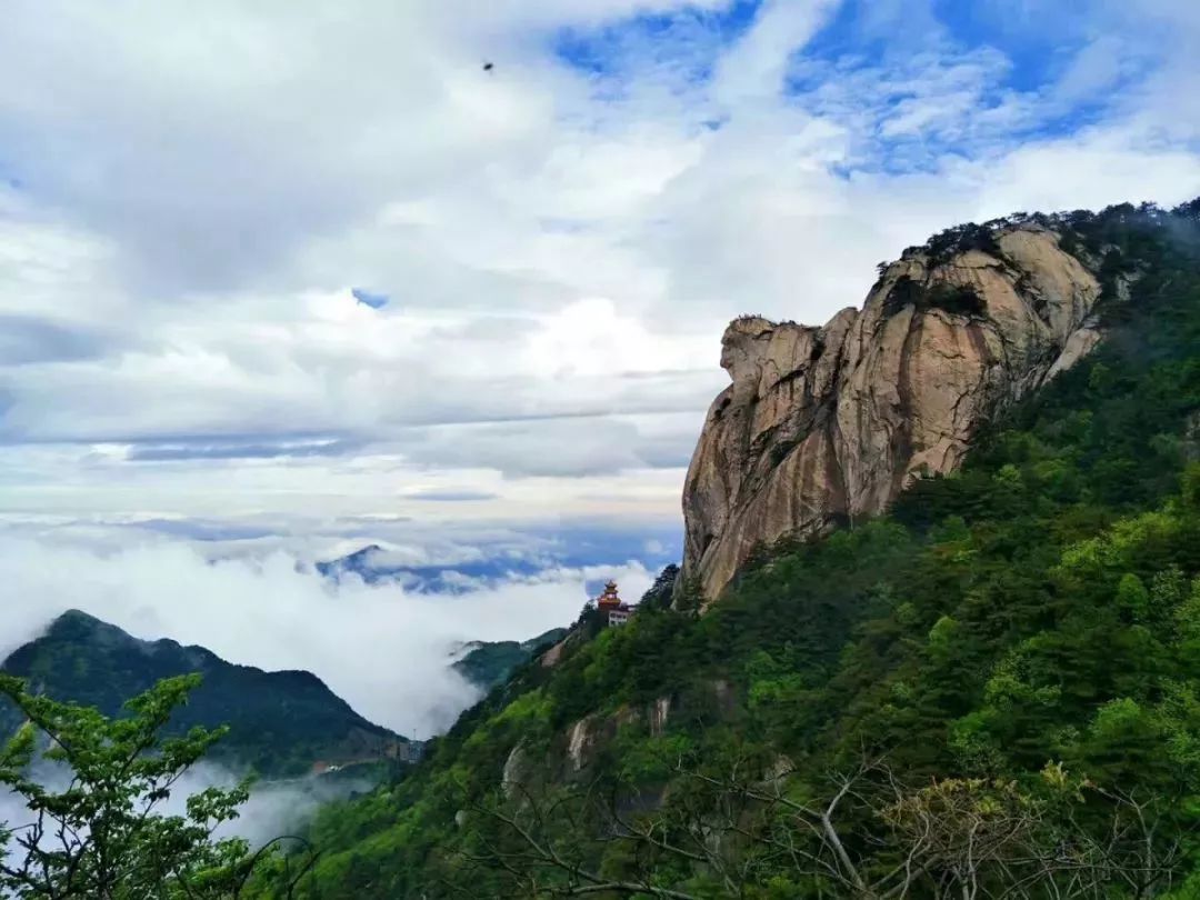 湖北被忽視的山,是大別山中的名山,最高海拔1320米,就在黃岡