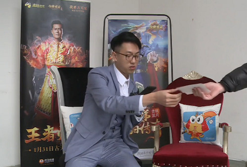 贪玩蓝月作秀无下限,b站网友:等了几小时就给我们看这个?