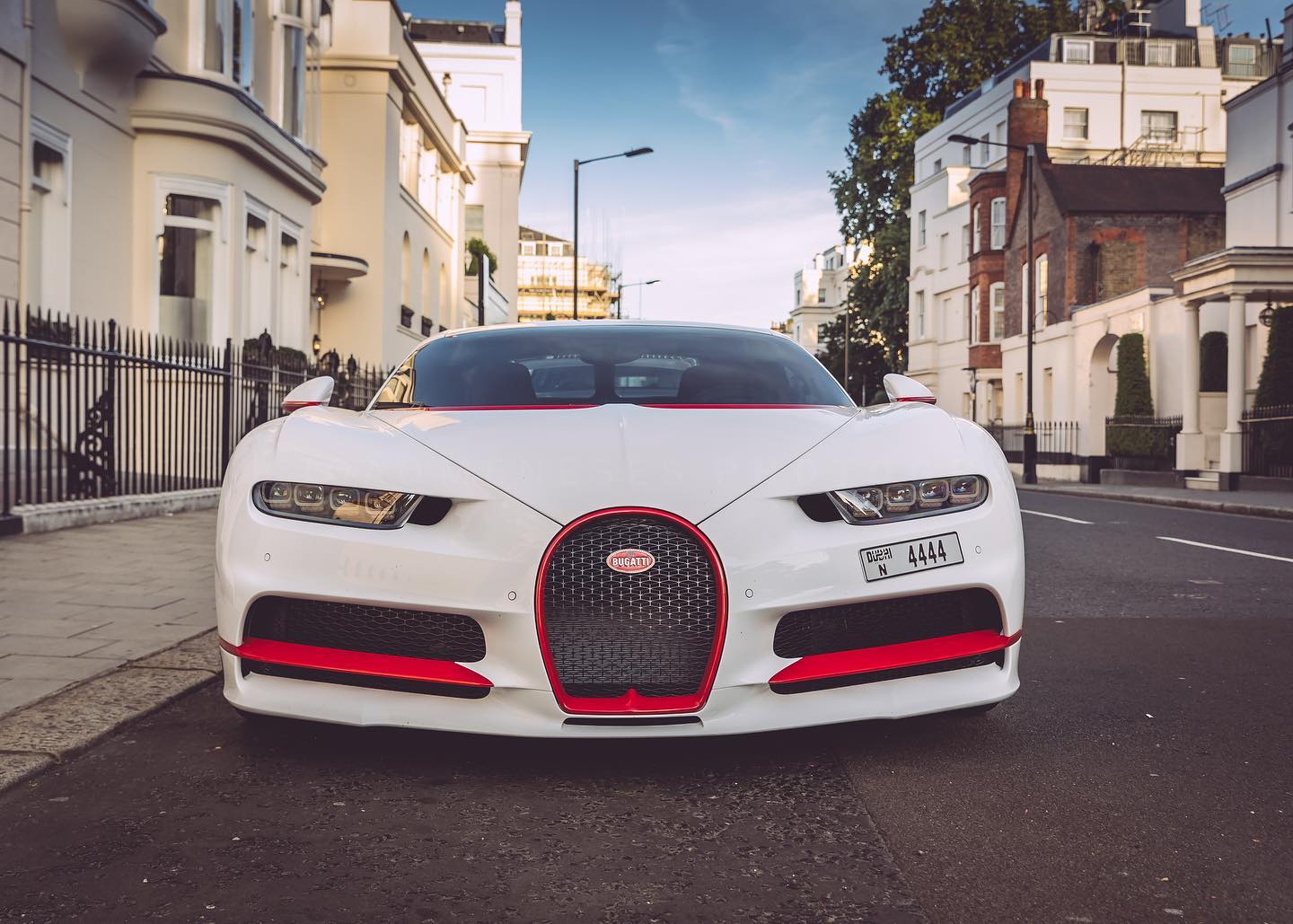 布加迪白色chiron改装版