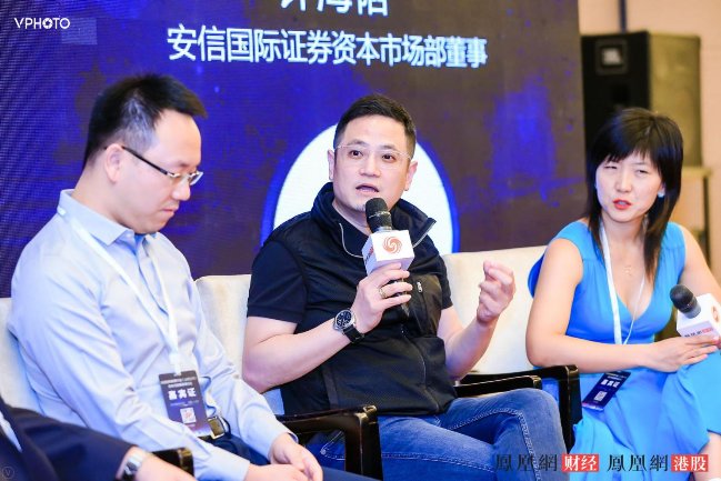 松鼠ai联合创始人兼ceo周伟出席凤凰网教育产业高峰论坛