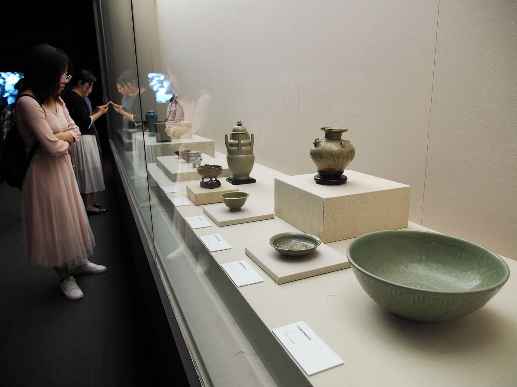 探访古都遗迹,杭州南宋官窑博物馆,是一座集陶瓷艺术展示,文化交流