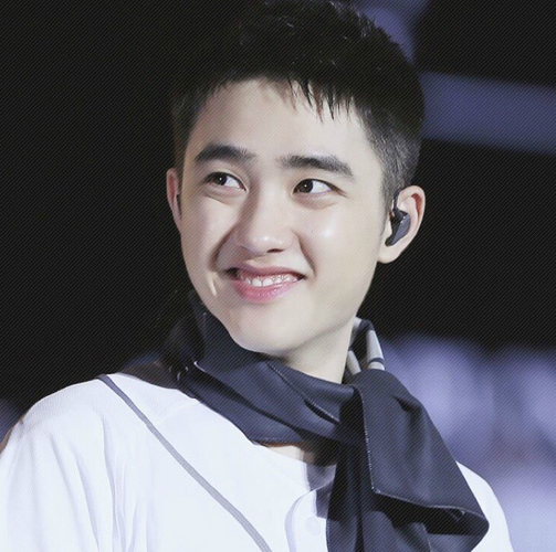 都暻秀,笑起来的时候眼里有星星,可爱到爆炸!