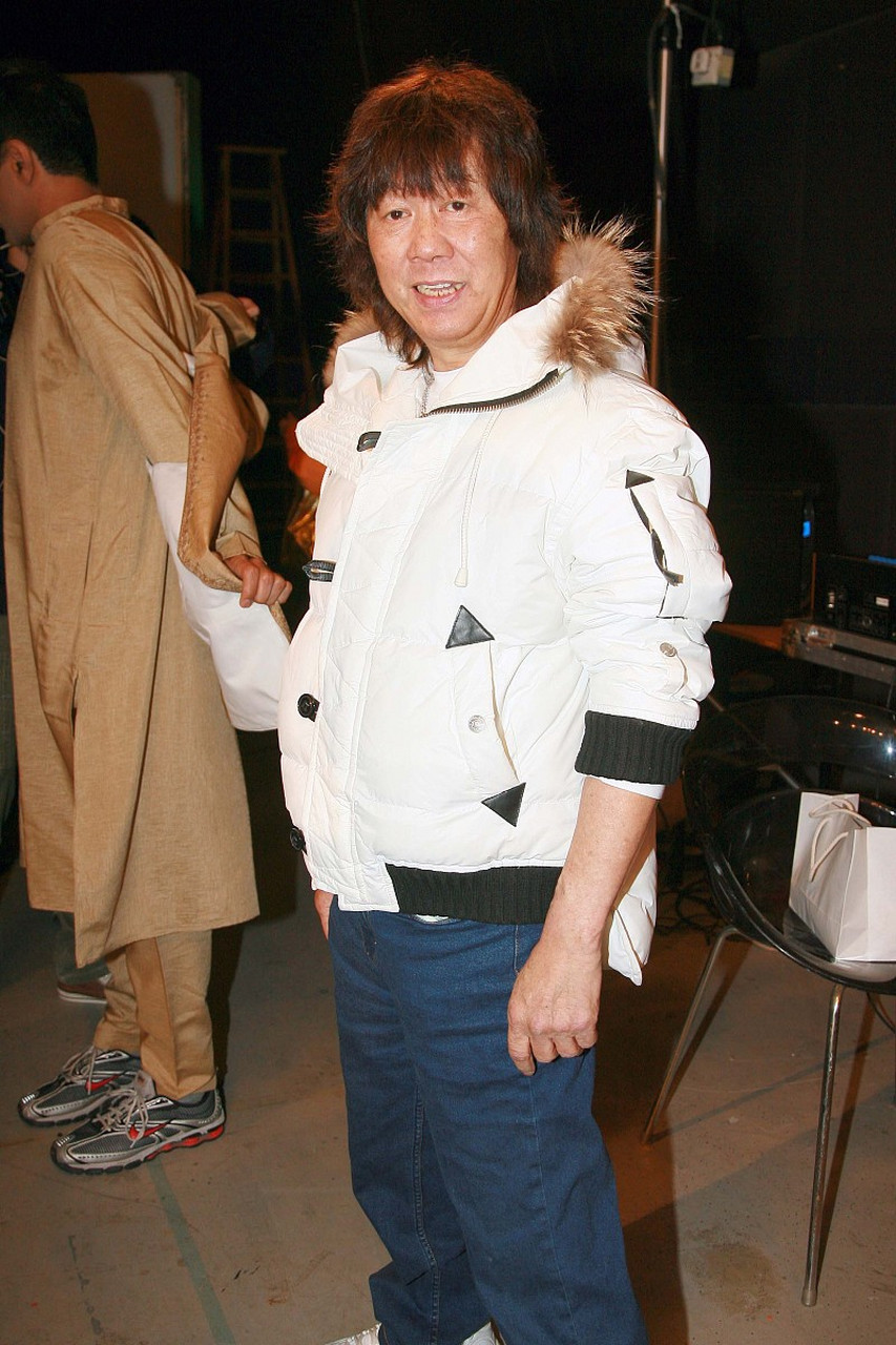 《每当变幻时》原唱薰妮,薰妮推出此曲翌年,许冠英首度翻唱该曲.