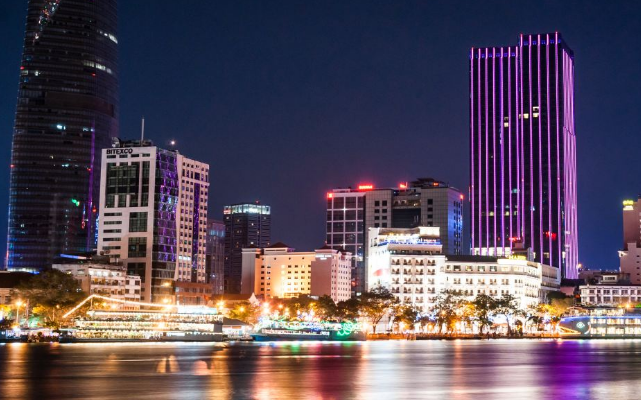 胡志明市风景优美,历史建筑庄严悠久,当地人称"东方明珠"