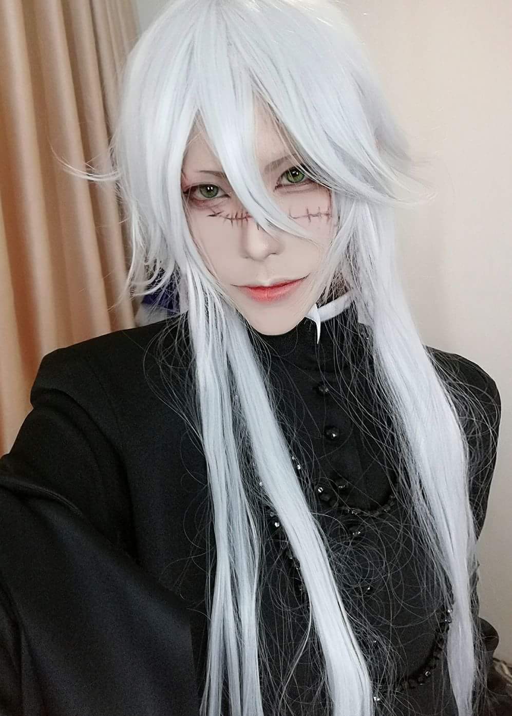 这是熊祁cos的小狐丸,这也是为数不多熊祁cos长发角色的照片.