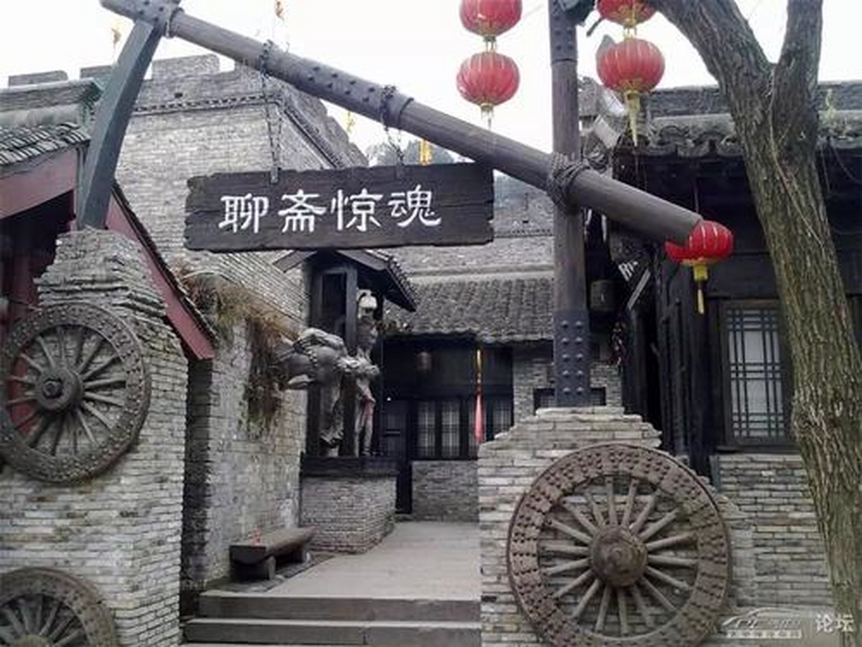 杭州宋城步步惊心鬼屋以宋代法医学著作《洗冤录》为故事蓝本,运用灯