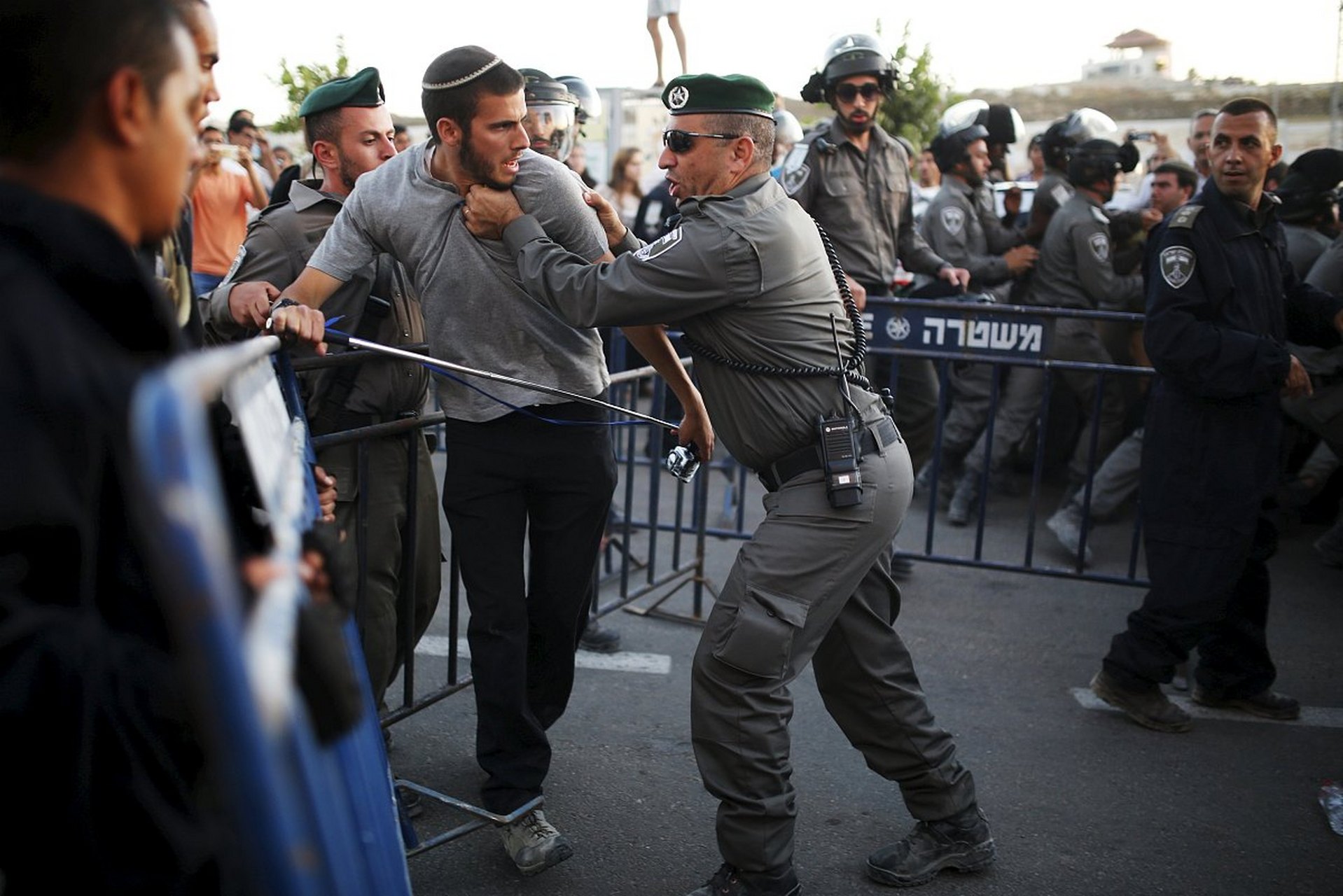 这起悲剧在哥伦比亚再次引发了关于枪支管制的热议.