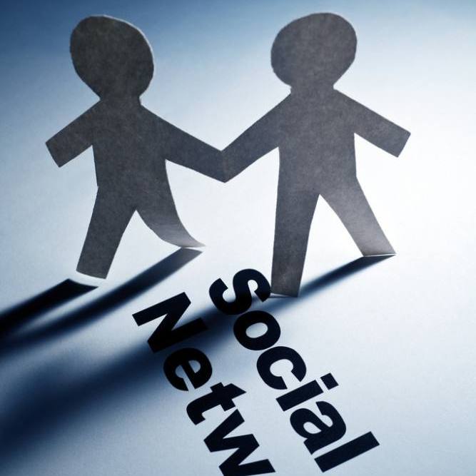 宝马男拒付7元停车费,还当街殴打女收费员,儿