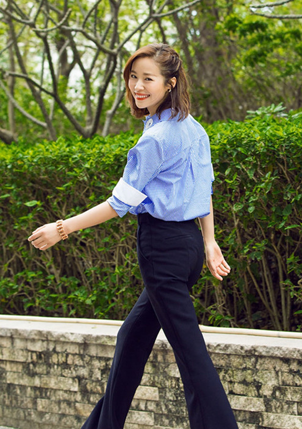 江一燕的5张街拍,诠释时髦有机文艺范儿,网友:太惊艳!