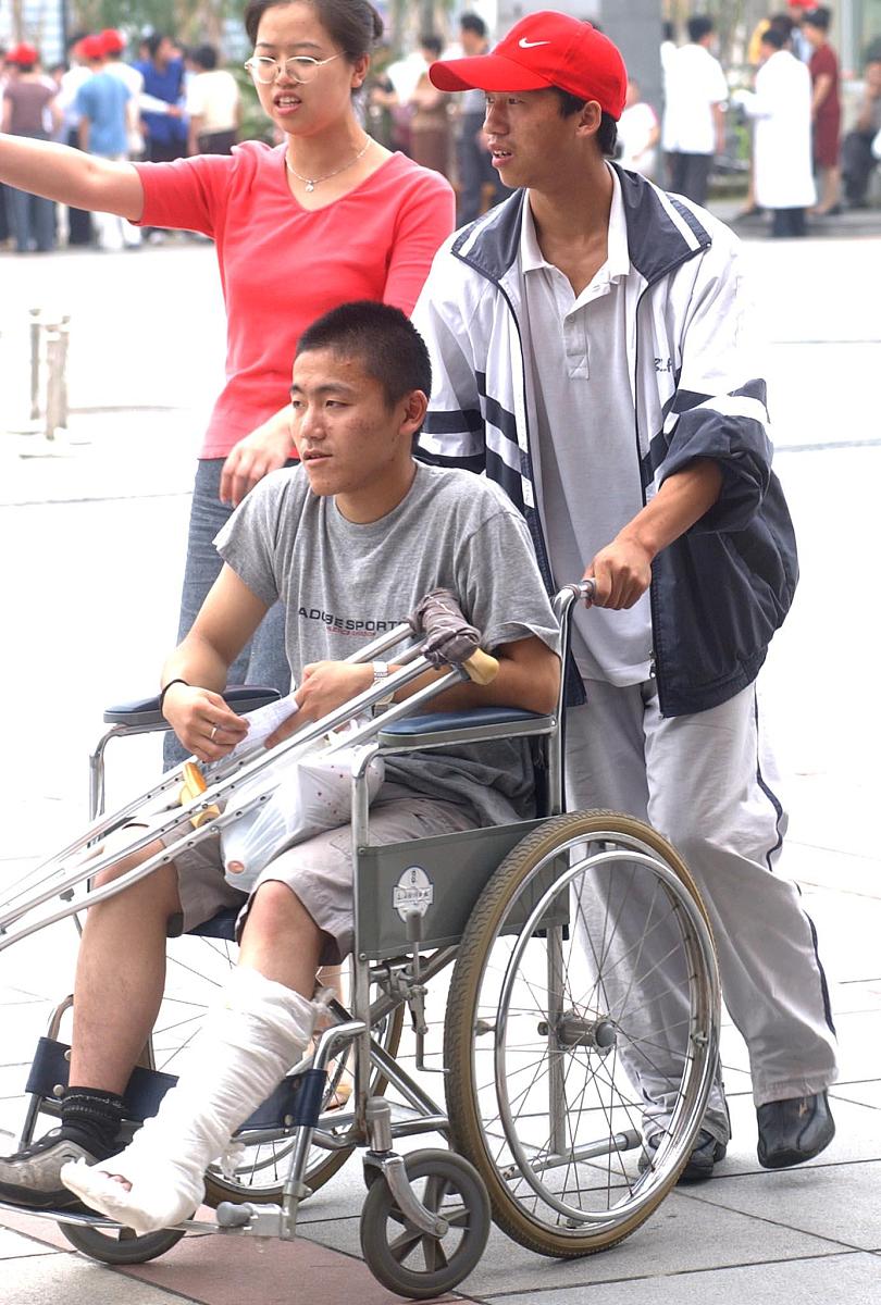 这位"轮椅男孩"的故事,是