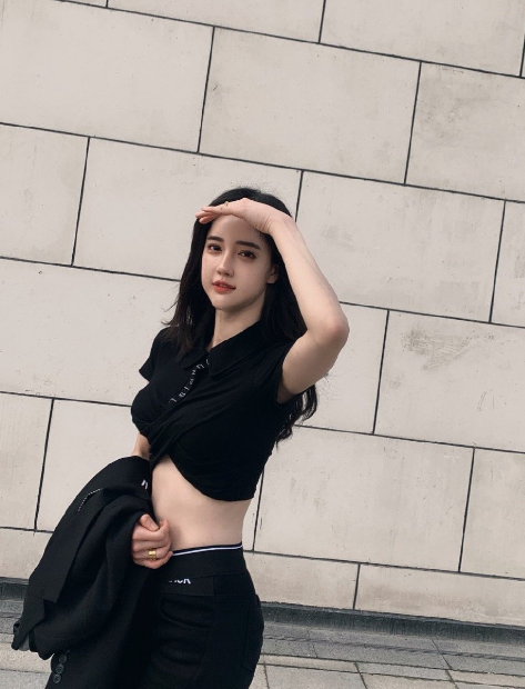 艾比与潘南奎越长越像,网友看后傻傻分不清,网红都一样?